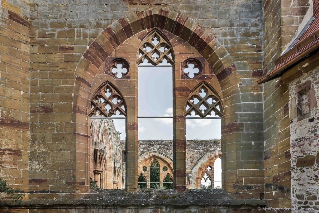 gotisches Fenster und Mauerreste Ruine Kloster Gnadenberg - Denkmalfotografie